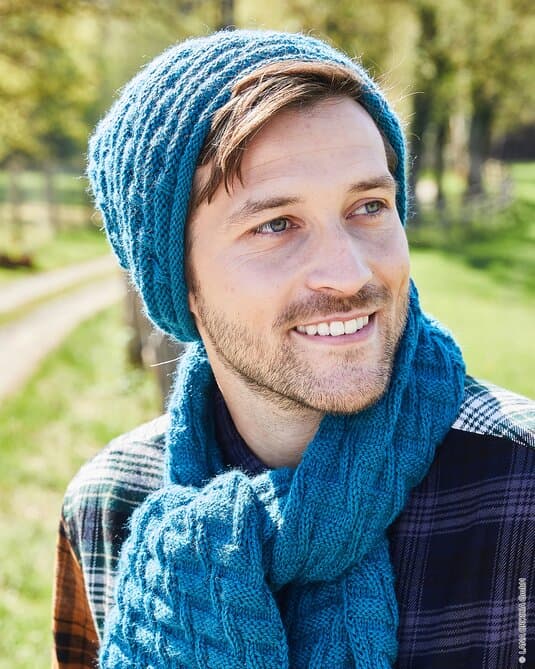 HAT WITH STRUCTURED PATTERN - Landlust Alpaka Merino 160
Show details