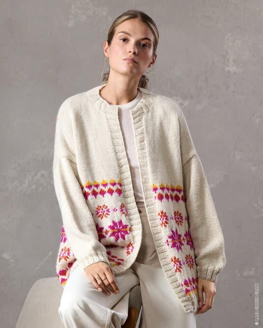CARDIGAN WITH JACQUARD PATTERN - Natural Lama Chunky
Show details