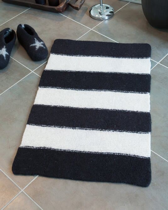 Block stripe bathroom carpet
Show details