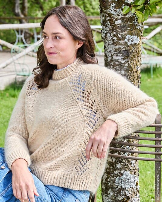 WOMEN'S SWEATER WITH AJOUR PATTERN - Landlust-Naturwolle
Show details