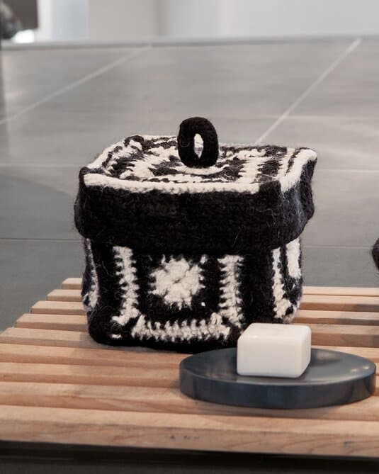 Small basket with cover
Show details