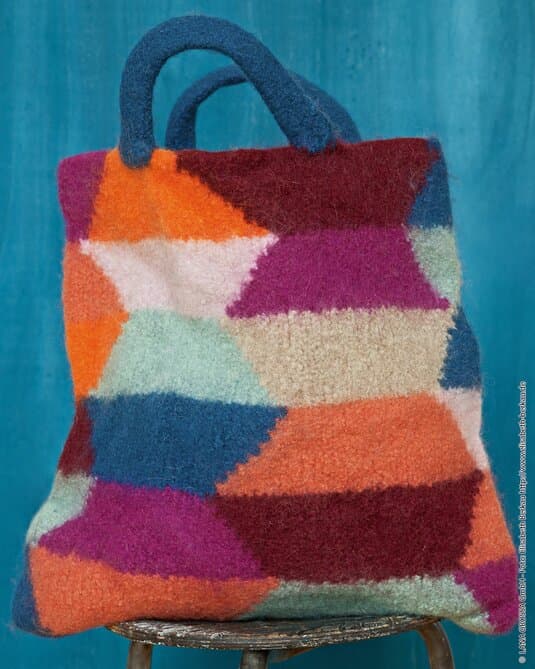 BAG · Feltro
Show details