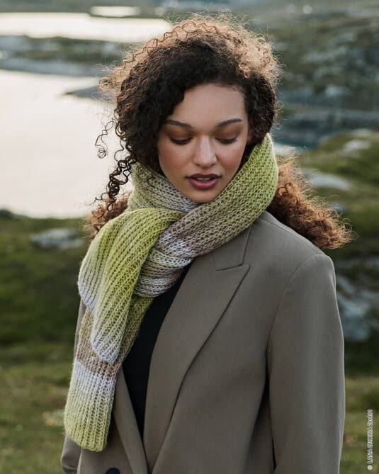 PATENT SCARF - Gomitolo Gala
Show details