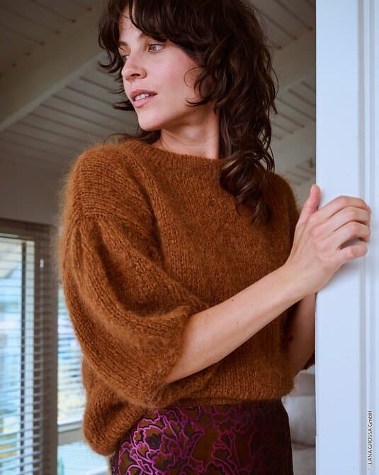 SHORT SLEEVED SWEATER - Brigitte No. 3
Show details