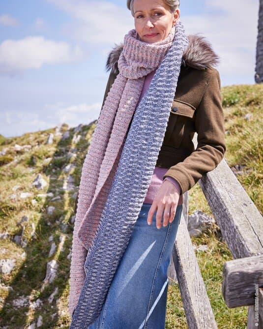 SCARF IN A 3-COLOR PATENT PATTERN - Landlust-Soft-Tweed 180
Show details