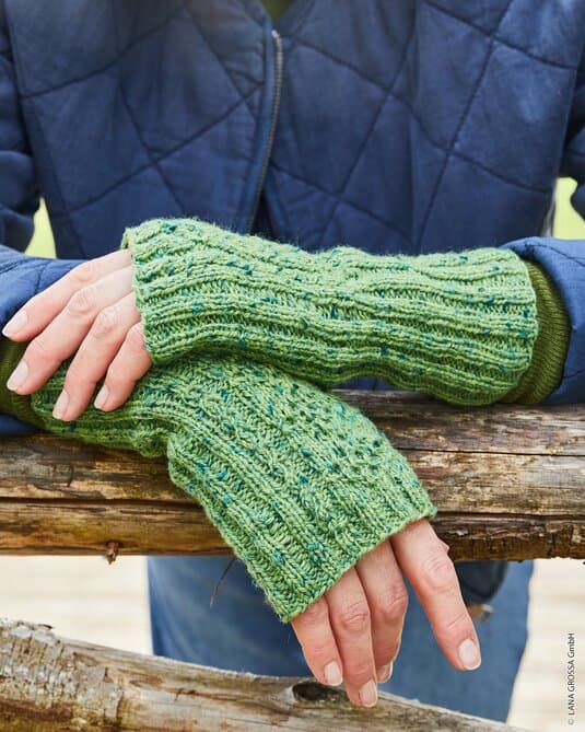 WRIST WARMERS - Landlust Soft Tweed 80
Show details