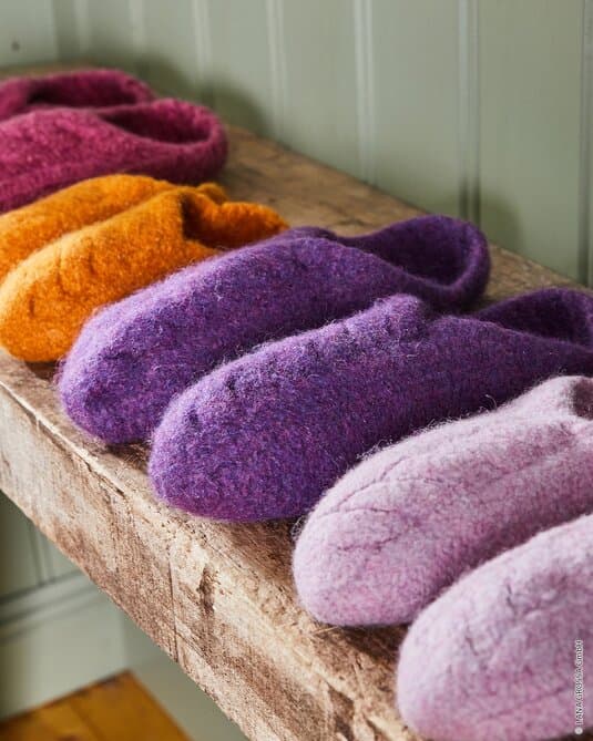 FELT SHOES WITH CABLE PATTERN - Landlust Die Filzwolle
Show details