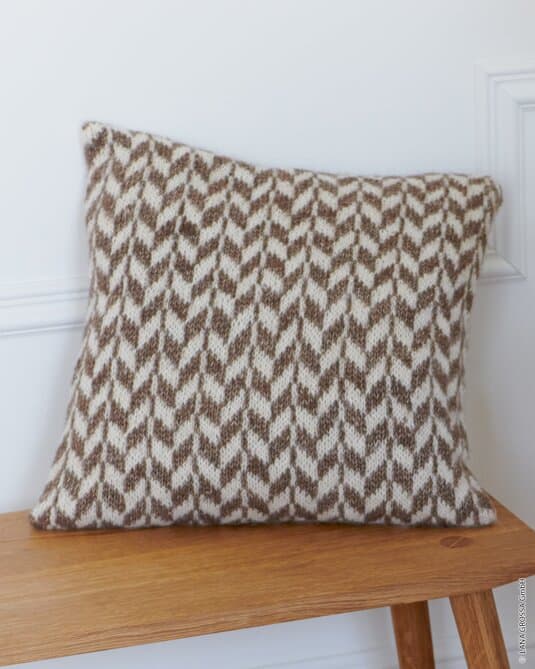 CUSHION COVER IN JACQUARD PATTERN - Natural Alpaca Pelo
Show details