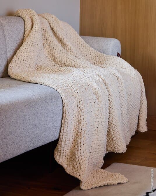 BLANKET IN A BRAIDED PATTERN - The Look
Show details