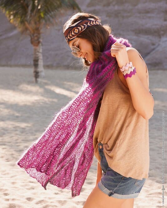 Crochet scarf in wave pattern
Show details